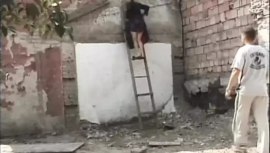 Kızgın yaşlı sürtük sik yalamak istiyor!