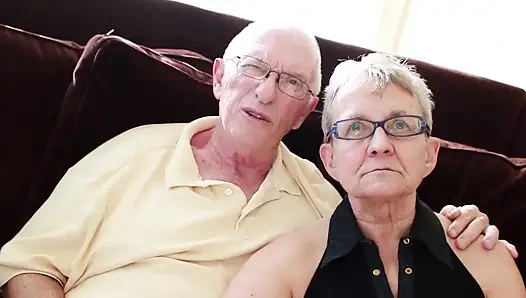 Azgın nine yaşlı kocasıyla üçlü grup sekste iyi bir genç yarak istiyor