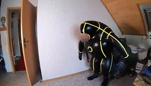 Cyborg havaya uçur ve zıpla oyna