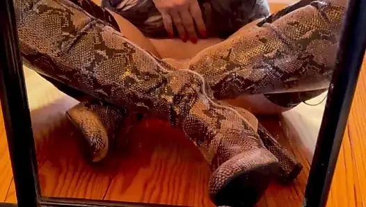 Orta yaşlı seksi ateşli evli kadın senin için azdırıyor
