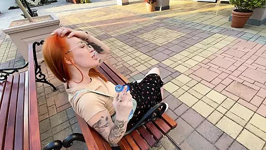 Bir yabancıyı alıp umumi tuvalette diz çöktü!