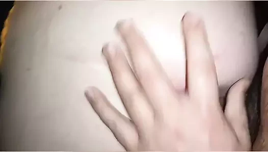 İri güzel kadın domalarak göte boşalıyor, götünü açıyor