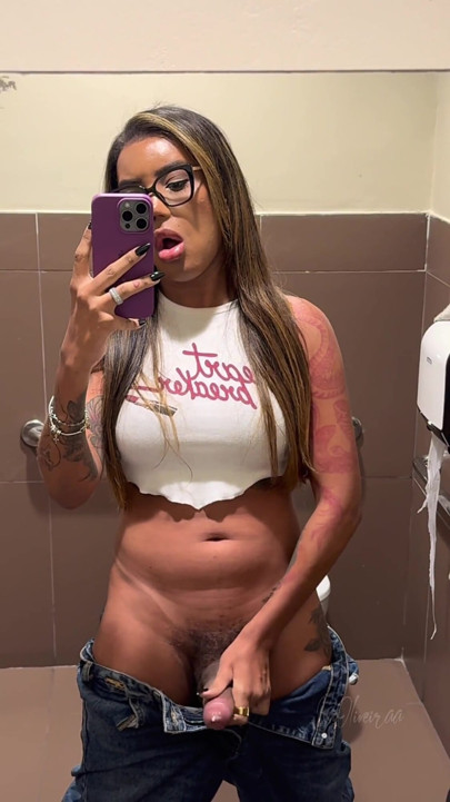 Toplu ve halka açık tuvalete cumshotlar