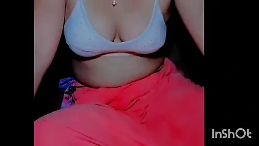 Pretty girl fingers pussy before going to bed for better s