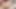Yalnız kız, menekşe yağmuru nazikçe kedi oynuyor, 4k