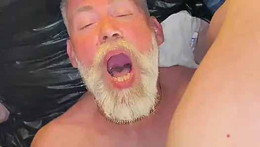 Amcık yalama ve işeme