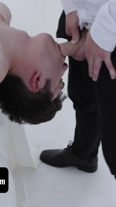 Missionaryboys - yaşlı devin genç twink dakota'yı gürültülü olabilecekleri yatak odasına götürür | Klip 2