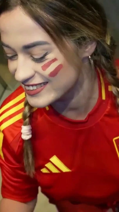 Эпический момент из "испанского болельщика с большой задницей трахнули в анал и двойное проникновение на парковке после футбольного матча !!"