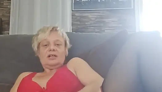 Gel ve iyi bir orospu gibi vajinamı ve popomu ye.