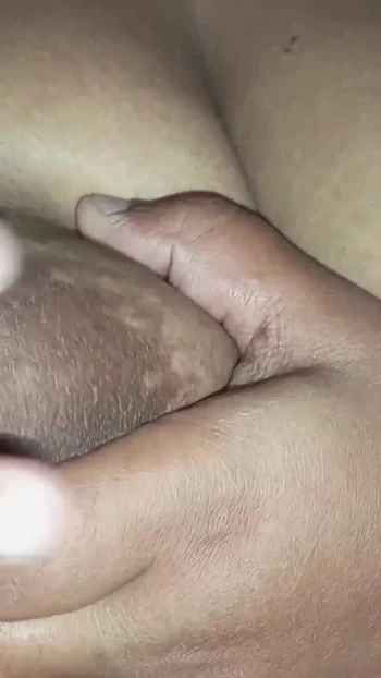 Волнующий момент из "Индийская девушка дези показывает большие"