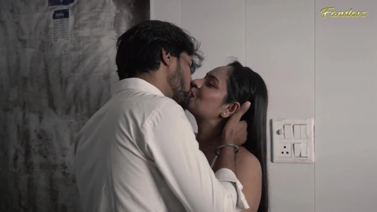 Seksi evli kadın eski erkek arkadaşından cinsel zevkin tadını çıkarıyor (Hintçe ses kaydı)