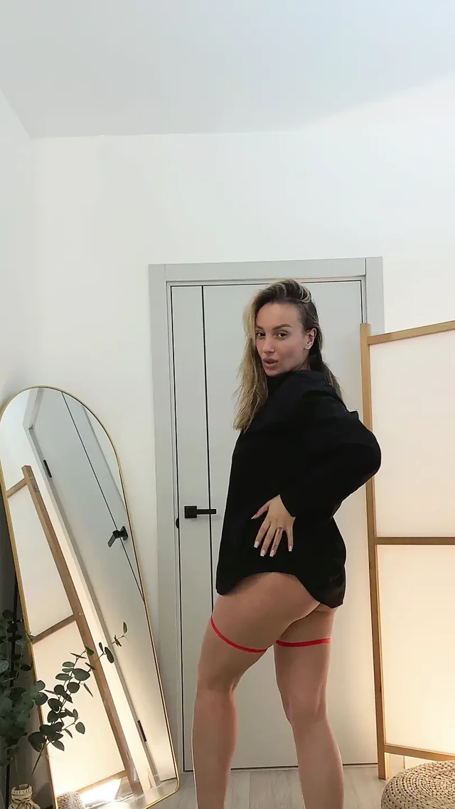 Evde striptiz yapmayı seviyorum