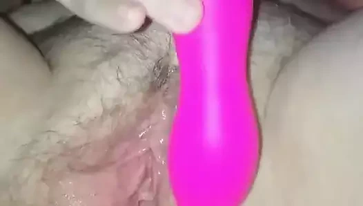 Kız arkadaşım orgazm olana kadar dildoyla amıyla oynuyor