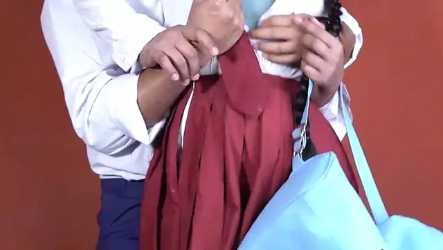 Hintli üniversiteli kız erkek arkadaşıyla seks yapıyor