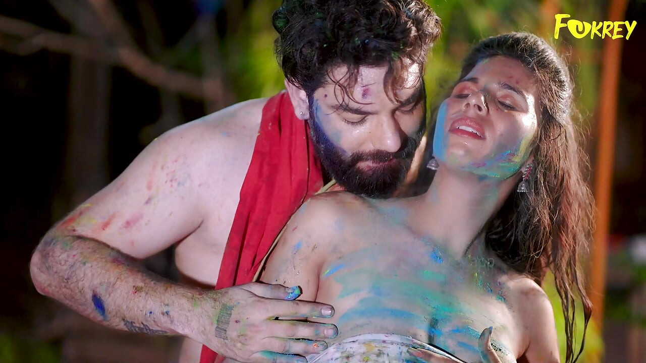 Holi me yenge ke sath kiya ganda kaam yüzme havuzunda seks