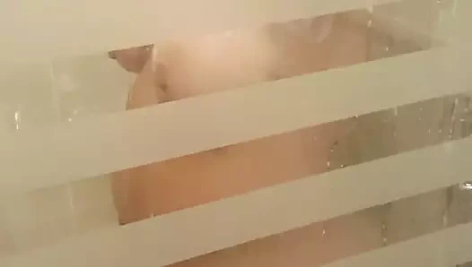 Meine Frau in der Dusche in Dubai