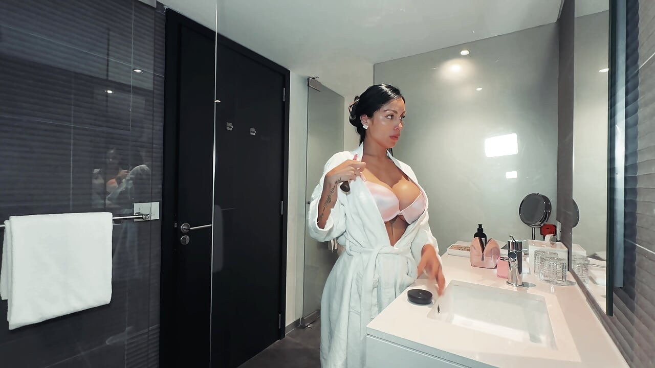 Bunu Otel Banyosunda Yapmamalıydık - Lana Myers