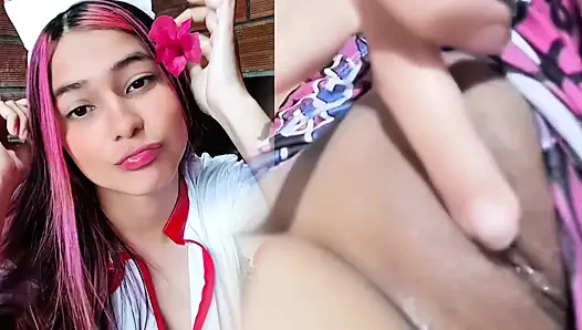 Büyük memeler sert gırtlağına kadar sakso için yalvarıyor