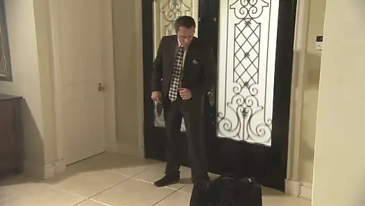 Uzun saçlı sevgili karısını kendi evinde sikiyor