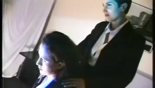 İki Alman sürtük birbirlerinin amını tatmin ediyor