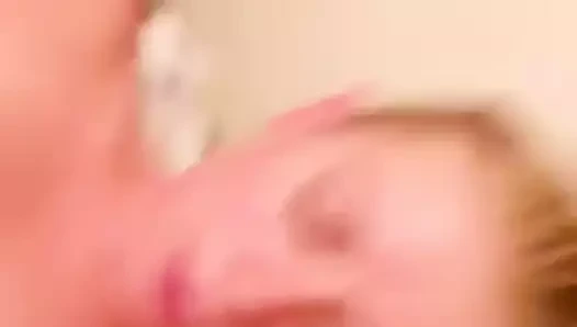 Michaela tatilden erkek arkadaşına döndü