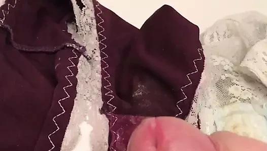 Cum üzerinde kirli külot