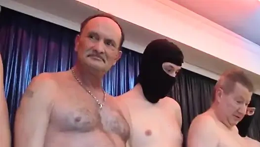 Cony Clay: Tüm yaraklar benim!