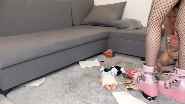 Arsız velet yıkıcı bir ruh hali içinde