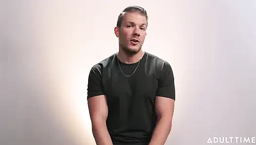 Codey Steele porno ve zevk için mormonluğu terk etti! | yıldızı röportajı | Adult Time