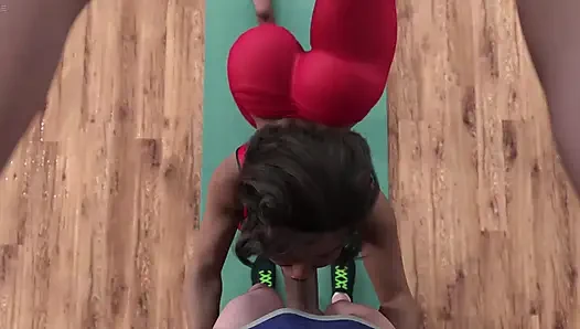 Üvey anne yoga için yardım istiyor ama üvey oğlu ağzını sikiyor
