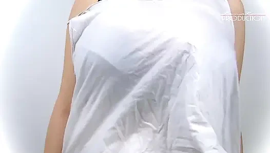 Sütyen içinde zıplayan göğüsler