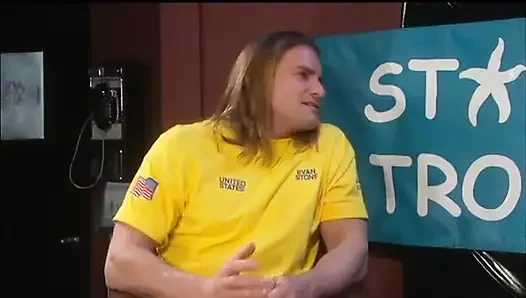 Sarışın egzotik dansçı gırtlağına kadar alıyor ve sikiliyor