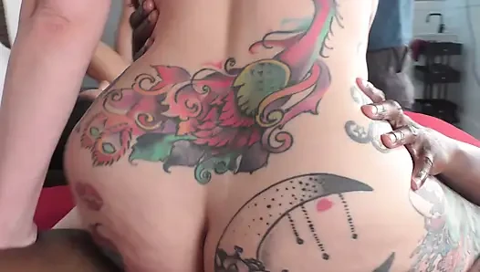 Çaresiz amatör ateşli hatunlar Scarlett Misty Lana ve Kama Sutra sıkı amcıklarını büyük sert yaraklarla sert siktiriyor