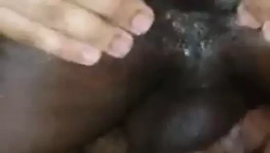 Siyah köpüklü tomurcuklar