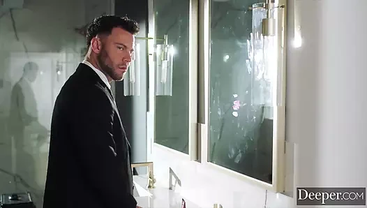 Derin. İtaatkar Cherry cezalandırılmak ve sikilmek için yalvarıyor