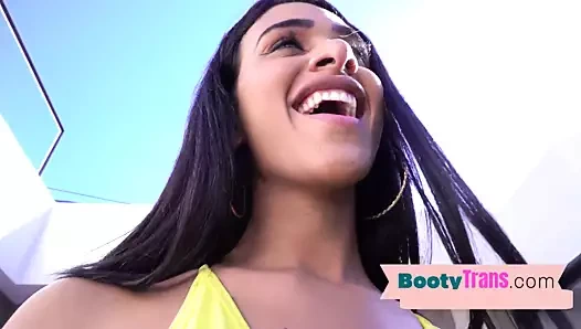 Dövmeli ganimet ts emme sonra twerking içinde erotik çift sahne