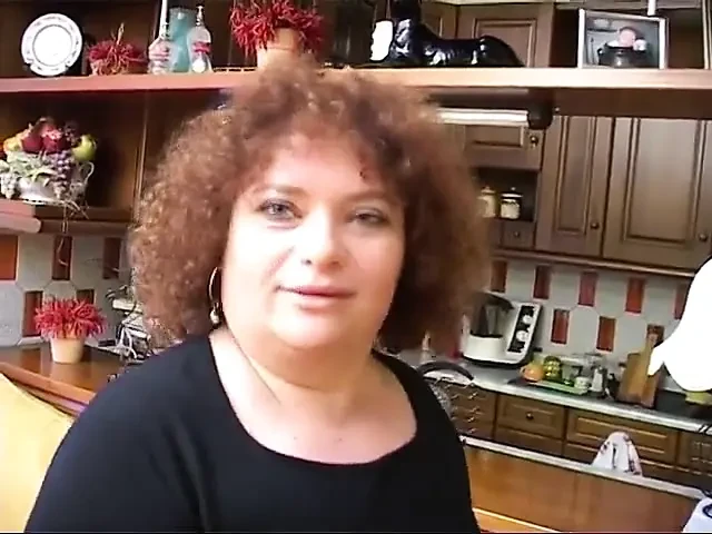 Amatör şişman kız dildoyla amını sıvazlıyor