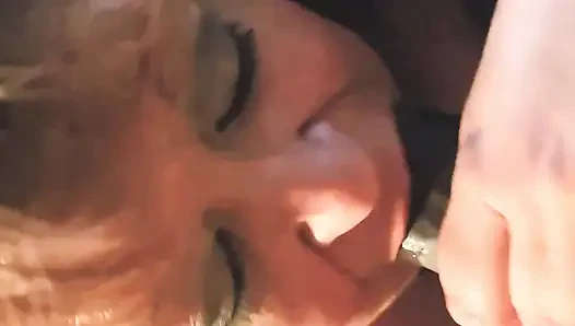 Ninenin ağzına tekrar boşalıyor