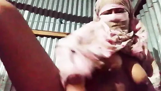 "Bir baldızın vajinasını yırtmak için patlıcan kullandığı gizli video."