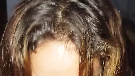 Sevimli inek kız yine saldırdı