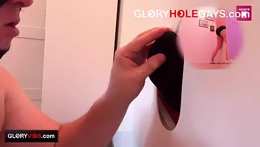 Ateşli erkek öğretmen dölünü bir yabancının ağzına düşürüyor