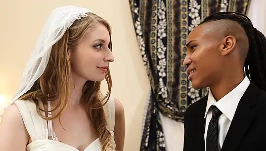 LEZBIYEN DÜĞÜN GECESI TAKMA YARAK - SARıŞıN VE ZENCI KıZLAR