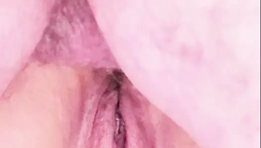 Güzel ve seksi üvey anne sevgili üvey oğlundan götüne bir yarak alıyor, içine boşalmadan önce büyük şehvetle inliyor