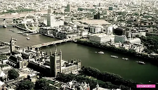 Ateşli hatun Stacey Saran ateşli sarışın arkadaşıyla sikiliyor