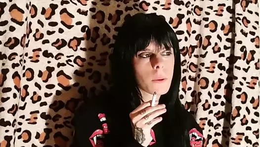 Seksi goth domina sigara içme 2 pt1 hd