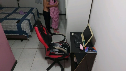 EVLI KADıN KOCASıNı KOMŞUSUYLA ALDATıYOR