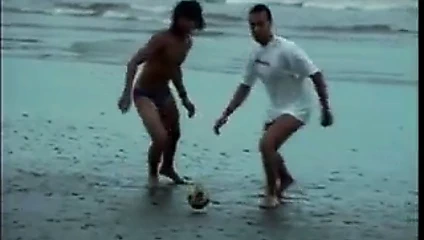 Plaj sürtük amcık yemiş ve becerdin alır