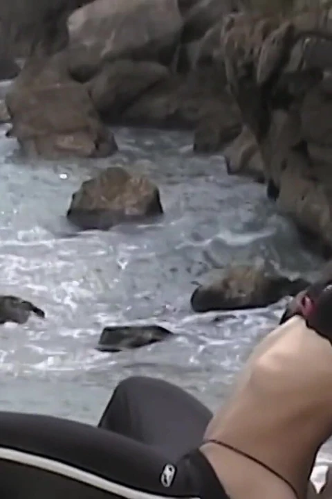 Danny: güzel Arap Danny kayaların içindeki kıyafetlerini çıkarıyor