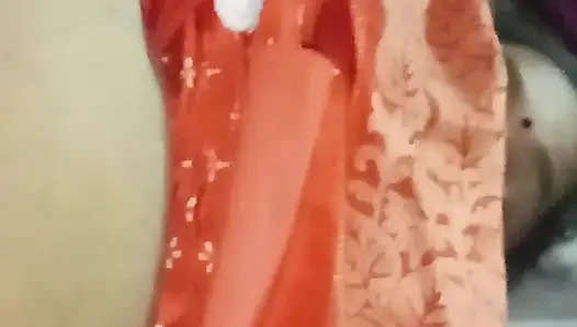 Üvey kız arkadaşımın amına yağla masaj yaptı ve parmaklandı.