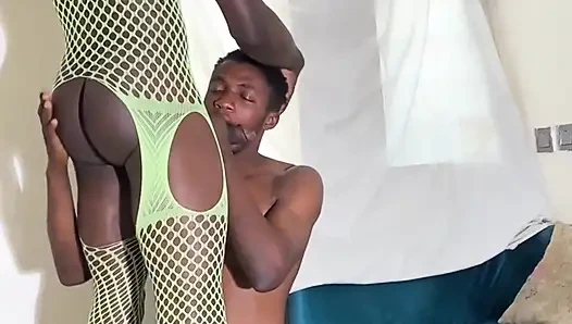 Eşcinsel sürtük file içinde sikiliyor